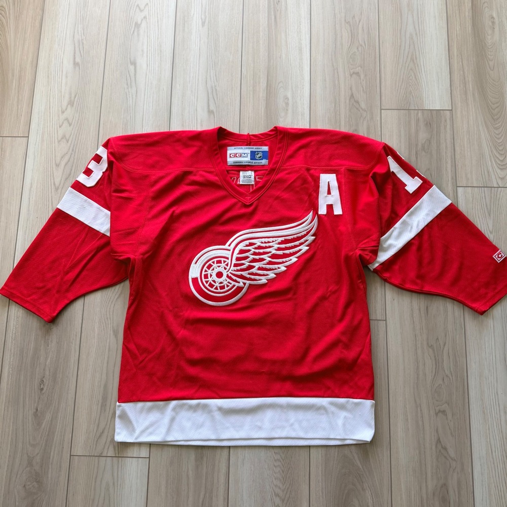Vintage CCM Detroit Red Wings ALT CAPT Jersey M Red Pavel Datsyuk 13 StitchNHL